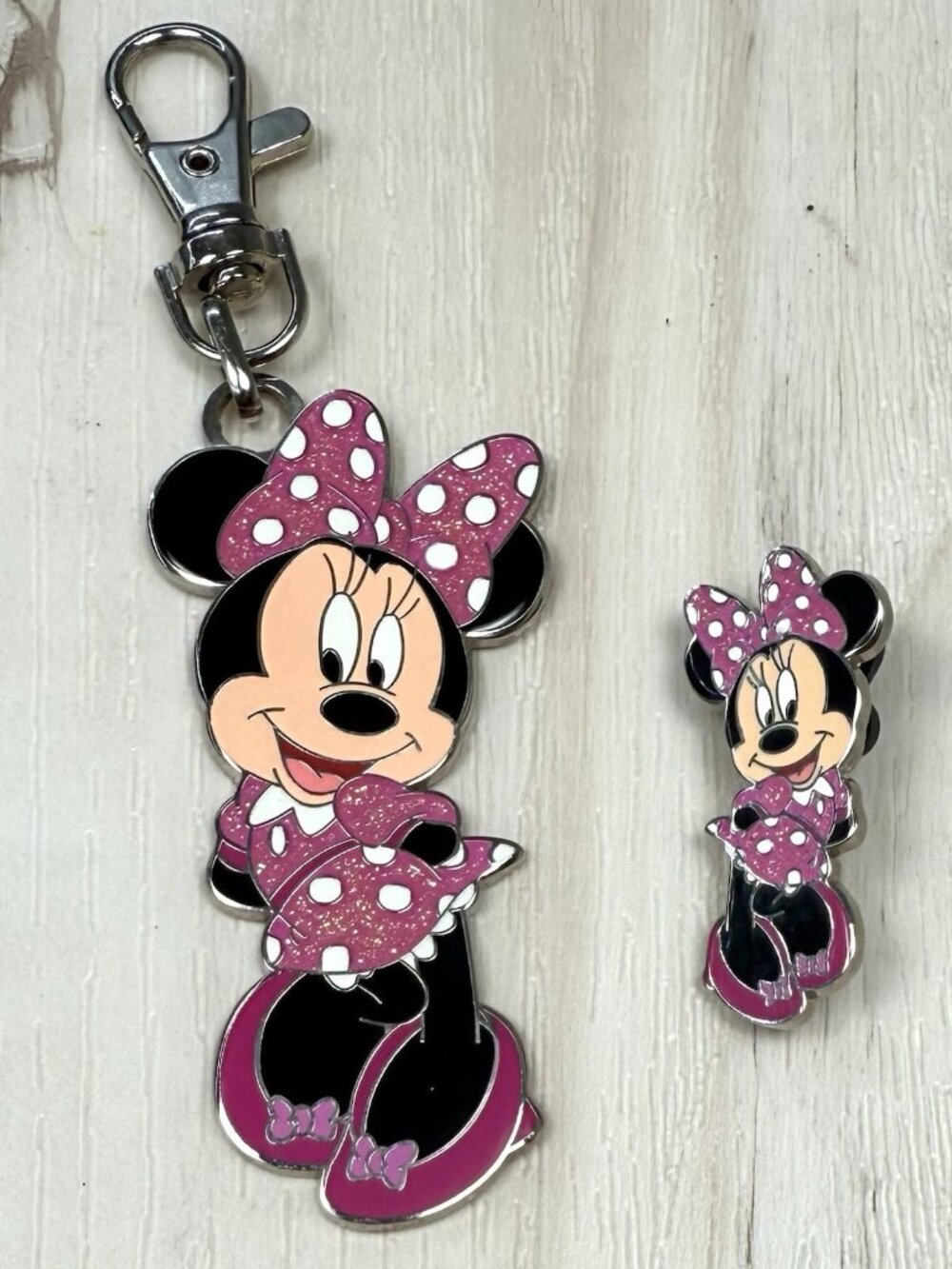 2010 Walt DISNEY World Minnie Mouse Pink Polka Dot KEYCHAIN Clip & TRADING PIN